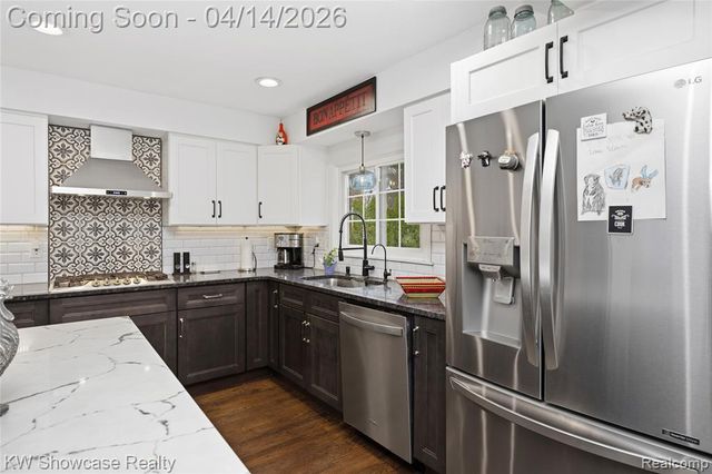 6144 Venice Drive, Commerce Twp, MI 48382