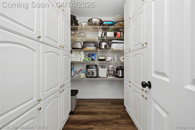 6144 Venice Drive, Commerce Twp, MI 48382