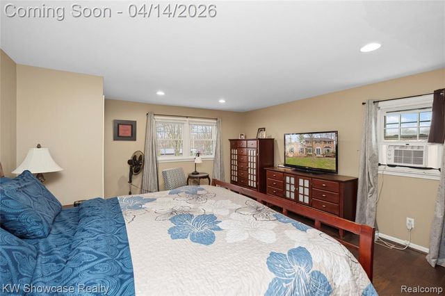 6144 Venice Drive, Commerce Twp, MI 48382