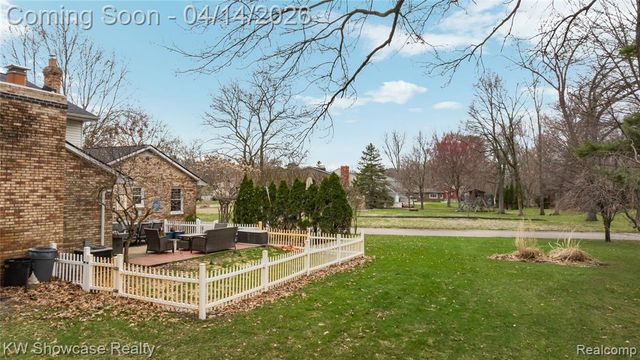 6144 Venice Drive, Commerce Twp, MI 48382