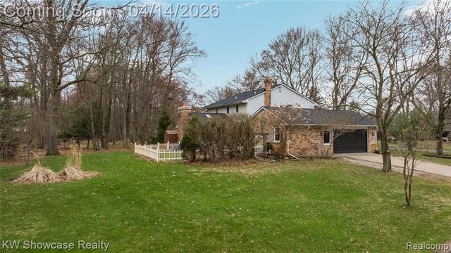 6144 Venice Drive, Commerce Twp, MI 48382