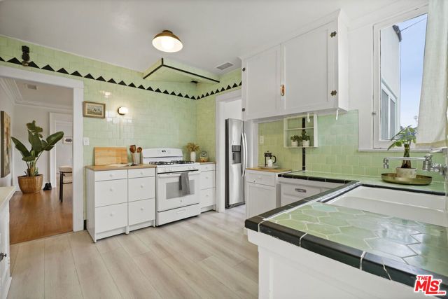 2043 W 41st Drive, Los Angeles, CA 90062