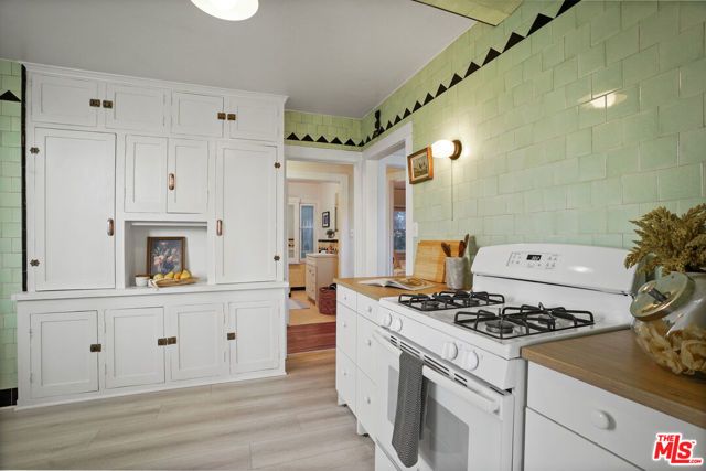 2043 W 41st Drive, Los Angeles, CA 90062