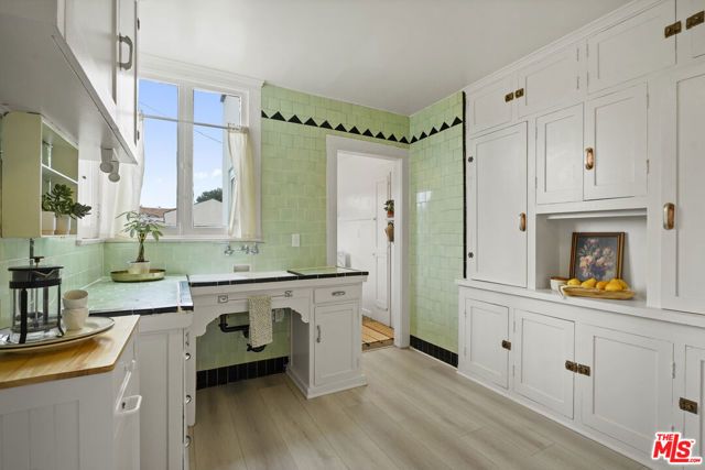 2043 W 41st Drive, Los Angeles, CA 90062