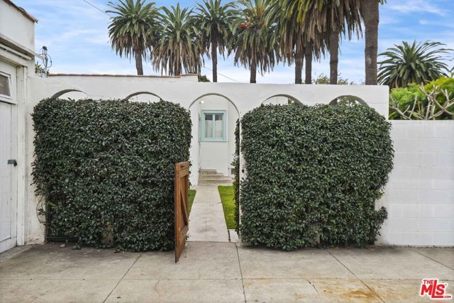 2043 W 41st Drive, Los Angeles, CA 90062