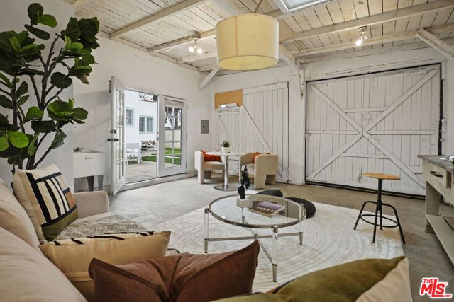 2043 W 41st Drive, Los Angeles, CA 90062