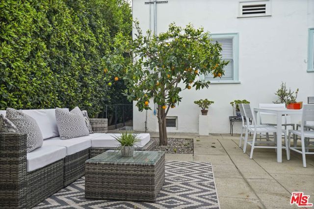 2043 W 41st Drive, Los Angeles, CA 90062