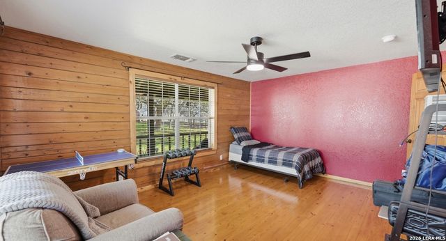 828 SHADY GROVE LN, Adkins, TX 78101