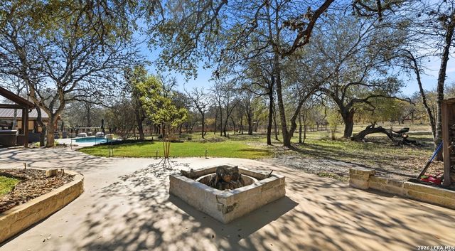 828 SHADY GROVE LN, Adkins, TX 78101