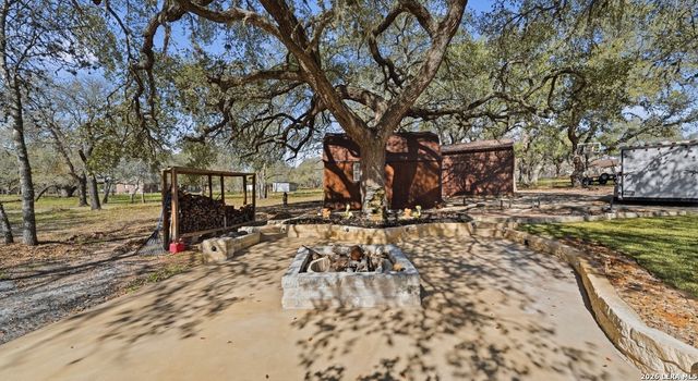 828 SHADY GROVE LN, Adkins, TX 78101