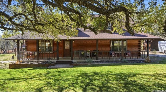 828 SHADY GROVE LN, Adkins, TX 78101