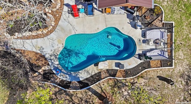 828 SHADY GROVE LN, Adkins, TX 78101