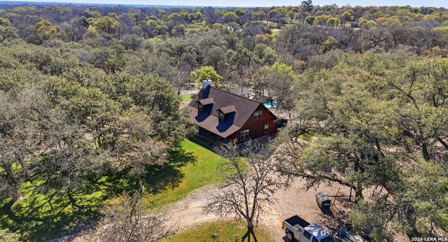 828 SHADY GROVE LN, Adkins, TX 78101