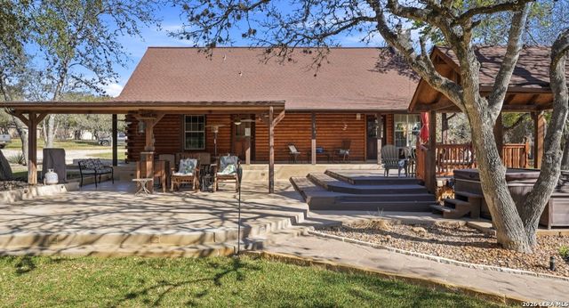 828 SHADY GROVE LN, Adkins, TX 78101