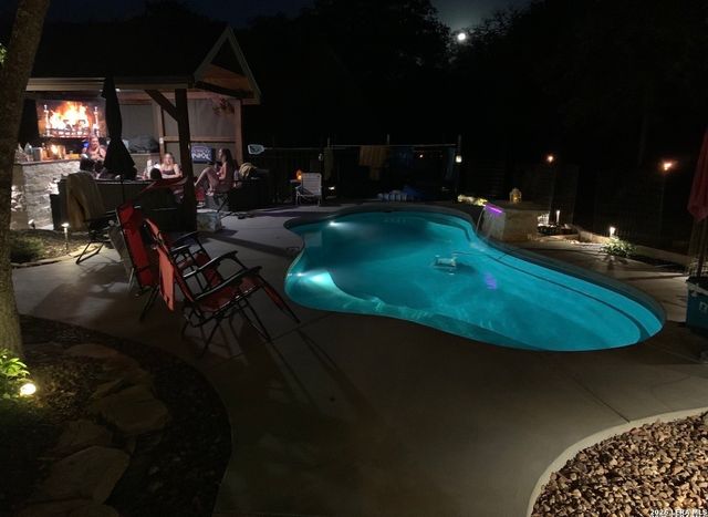 828 SHADY GROVE LN, Adkins, TX 78101