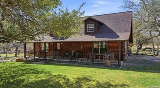 828 SHADY GROVE LN, Adkins, TX 78101
