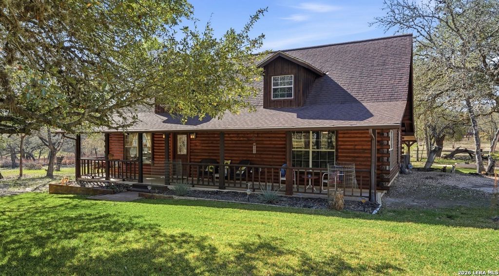 828 SHADY GROVE LN, Adkins, TX 78101
