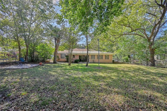 1703 South Day Street, Brenham, TX 77833