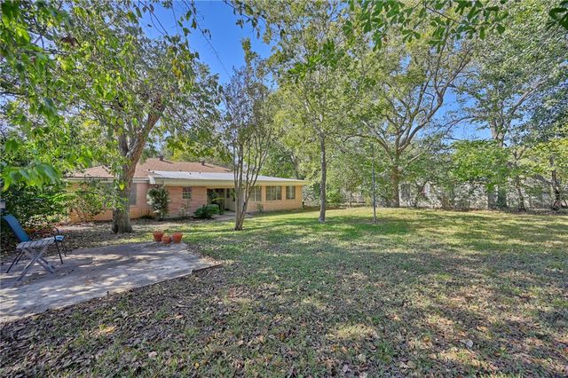 1703 South Day Street, Brenham, TX 77833