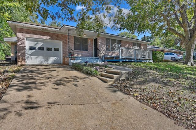 1703 South Day Street, Brenham, TX 77833