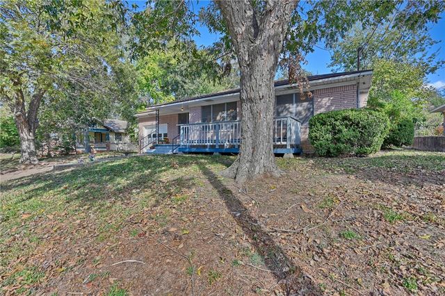 1703 South Day Street, Brenham, TX 77833