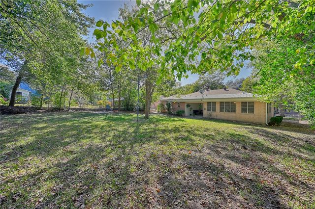 1703 South Day Street, Brenham, TX 77833