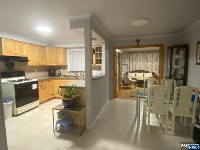 520 4th Street 1st Fl, Palisades Park, NJ 07650