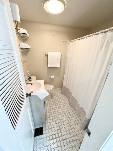 8 Jackson 0, Newbury, MA 01951