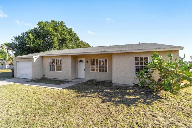 325 OAK TRACK COURSE, Ocala, FL 34472
