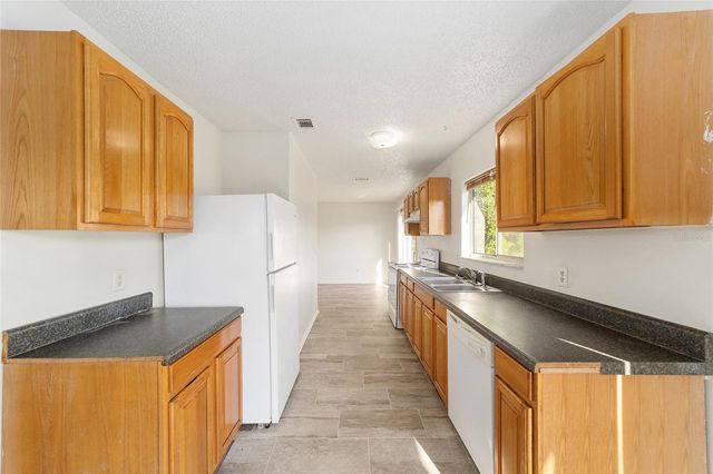 325 OAK TRACK COURSE, Ocala, FL 34472