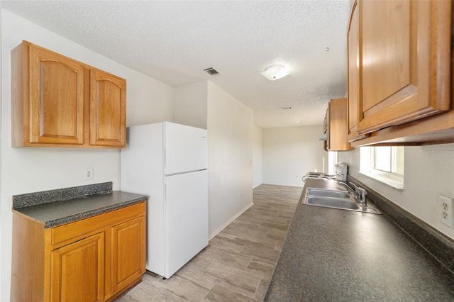 325 OAK TRACK COURSE, Ocala, FL 34472