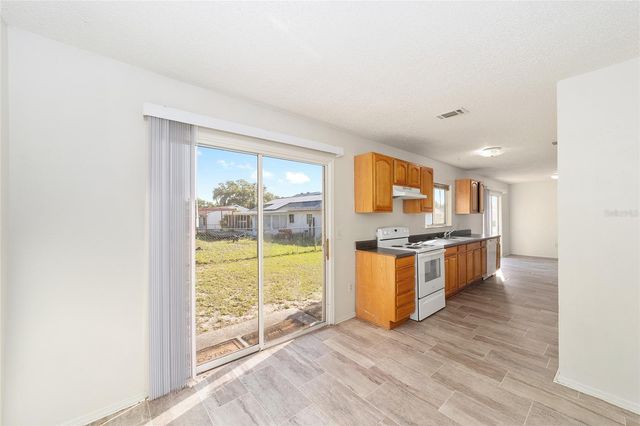325 OAK TRACK COURSE, Ocala, FL 34472
