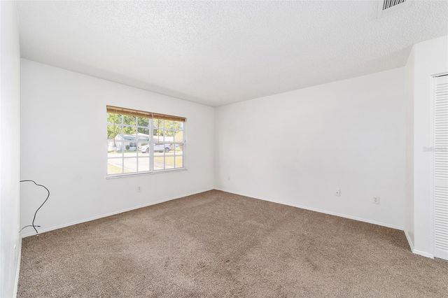 325 OAK TRACK COURSE, Ocala, FL 34472