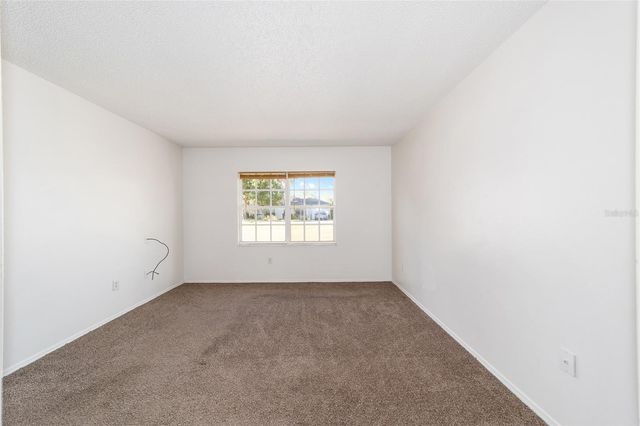 325 OAK TRACK COURSE, Ocala, FL 34472