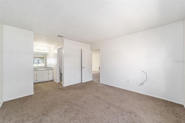 325 OAK TRACK COURSE, Ocala, FL 34472