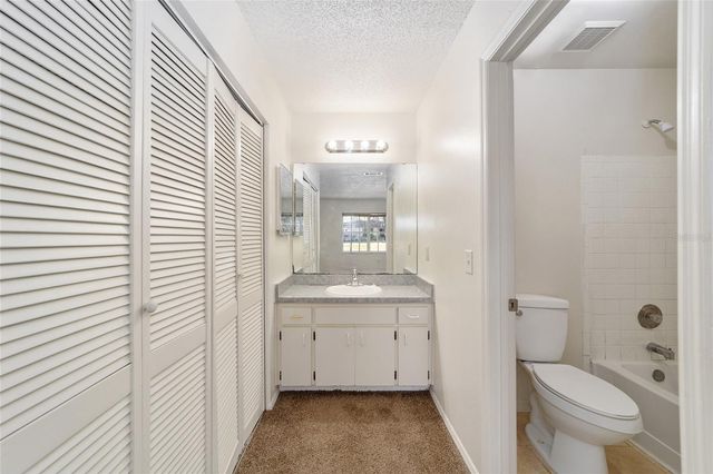325 OAK TRACK COURSE, Ocala, FL 34472