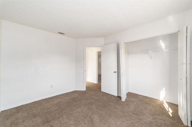 325 OAK TRACK COURSE, Ocala, FL 34472