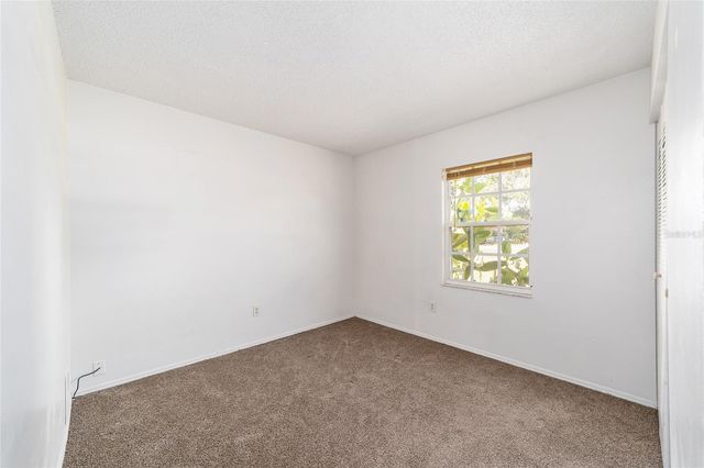 325 OAK TRACK COURSE, Ocala, FL 34472
