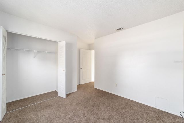 325 OAK TRACK COURSE, Ocala, FL 34472