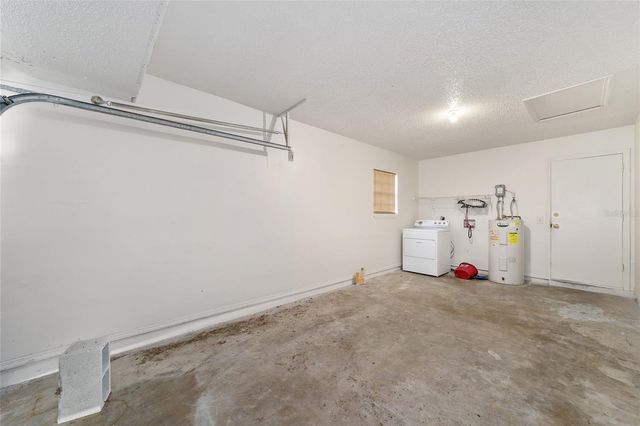 325 OAK TRACK COURSE, Ocala, FL 34472