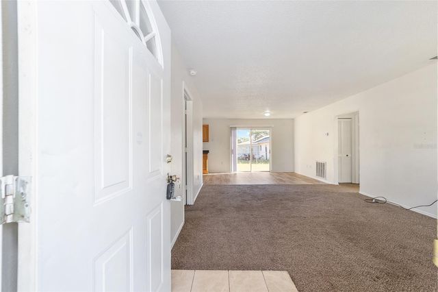 325 OAK TRACK COURSE, Ocala, FL 34472