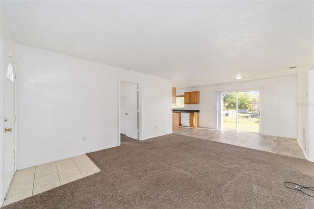 325 OAK TRACK COURSE, Ocala, FL 34472