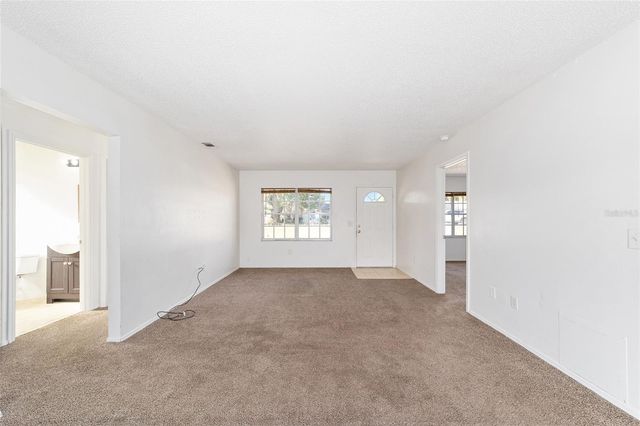 325 OAK TRACK COURSE, Ocala, FL 34472