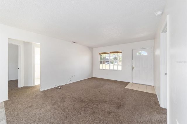 325 OAK TRACK COURSE, Ocala, FL 34472