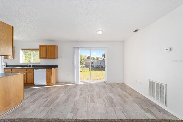 325 OAK TRACK COURSE, Ocala, FL 34472