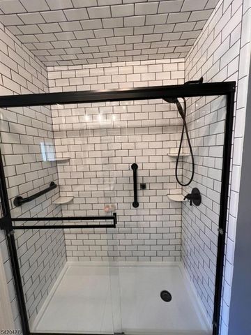 6 Buchanon Ct, West Orange Twp., NJ 07052