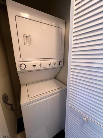 6 Buchanon Ct, West Orange Twp., NJ 07052