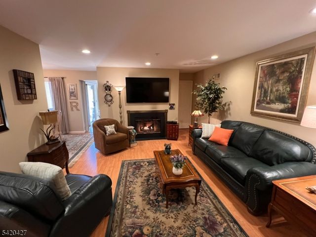 6 Buchanon Ct, West Orange Twp., NJ 07052