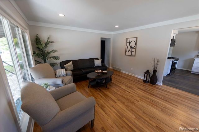 29824 Hathaway Street, Livonia, MI 48150