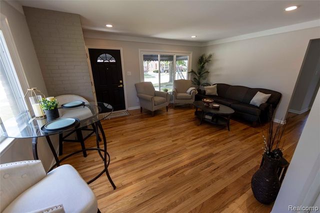 29824 Hathaway Street, Livonia, MI 48150